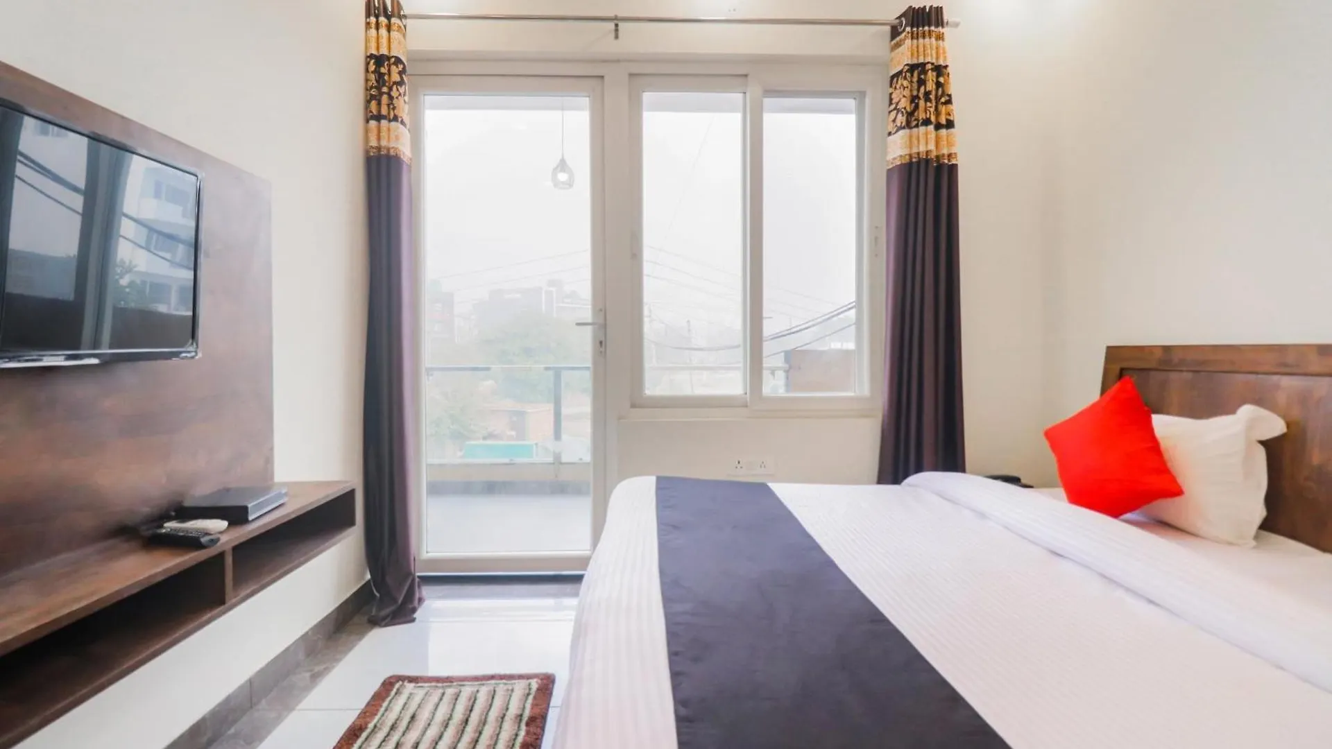 Hotel Collection O Green Leaf Residency Gurgaon