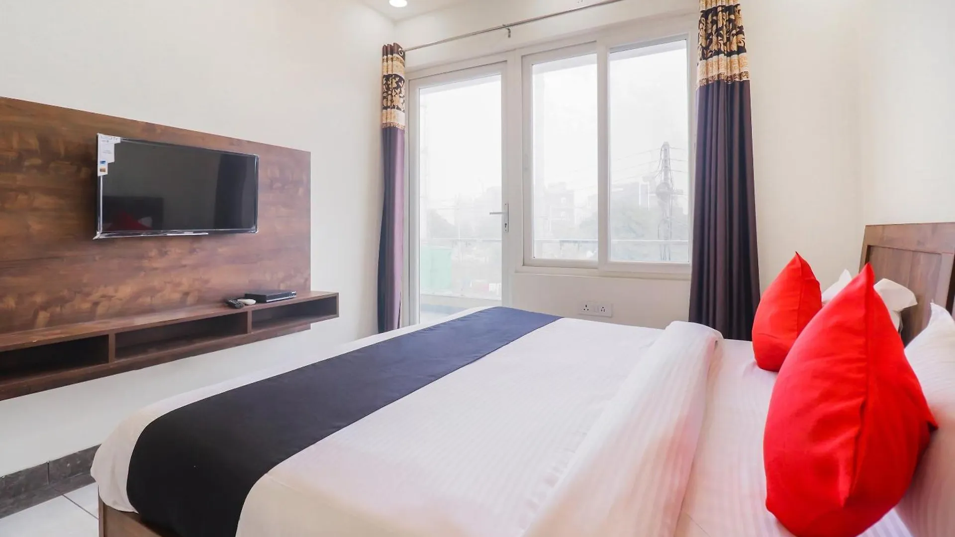 Collection O Green Leaf Residency Gurgaon 3*,  India