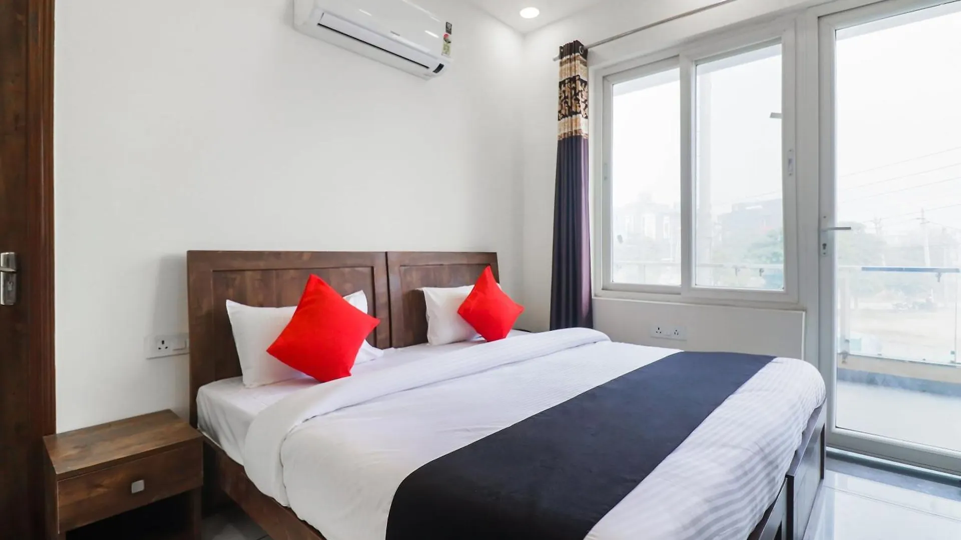 Collection O Green Leaf Residency Gurgaon Hotel